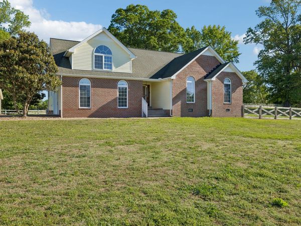100 Heath Rd , Charlotte, TN 37036