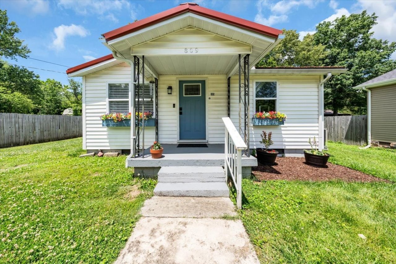809 E Grizzard St, Tullahoma, TN 37388 Main Photo