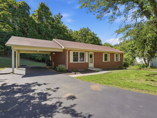 1233 Pleasant View Dr , Cookeville, TN 38501