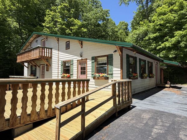 242 Cane Creek Rd , Hohenwald, TN 38462