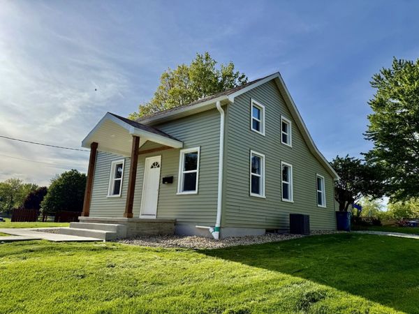 2703 Main Street , Peru, IL 61354