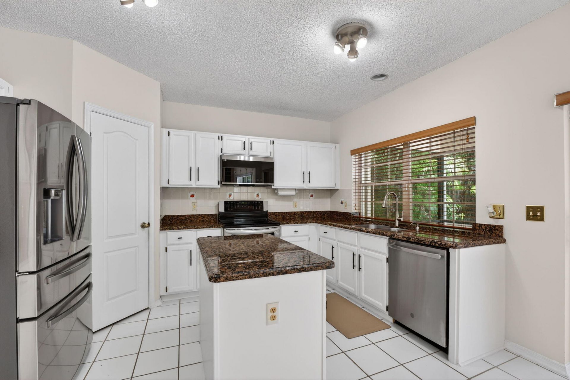 7555 Live Oak Drive, Coral Springs, FL 33065 Photo