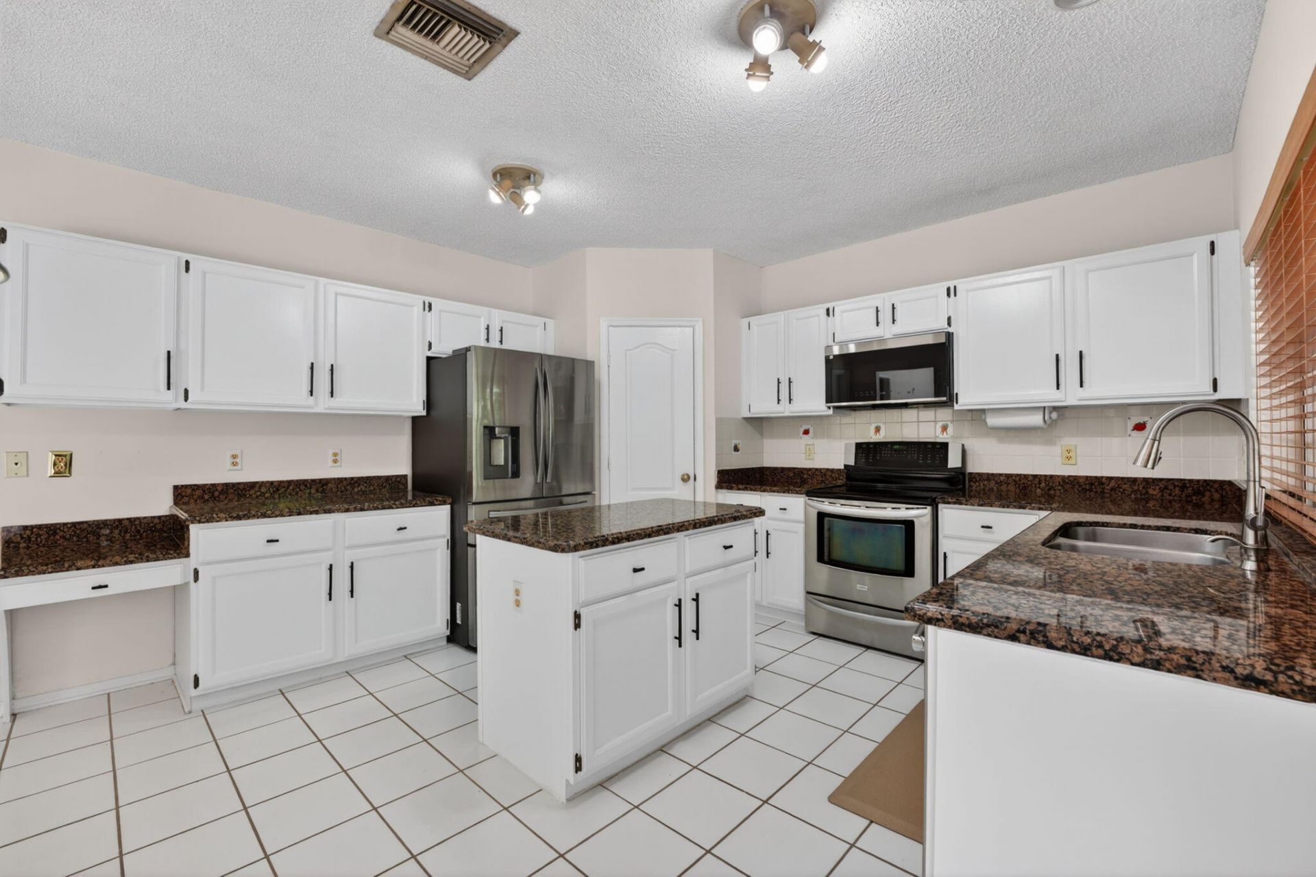 7555 Live Oak Drive, Coral Springs, FL 33065 Photo