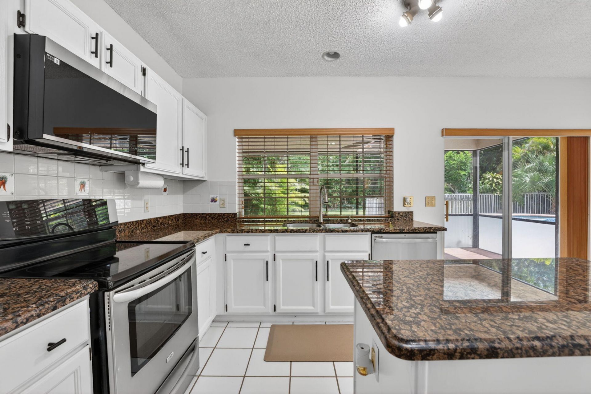 7555 Live Oak Drive, Coral Springs, FL 33065 Photo