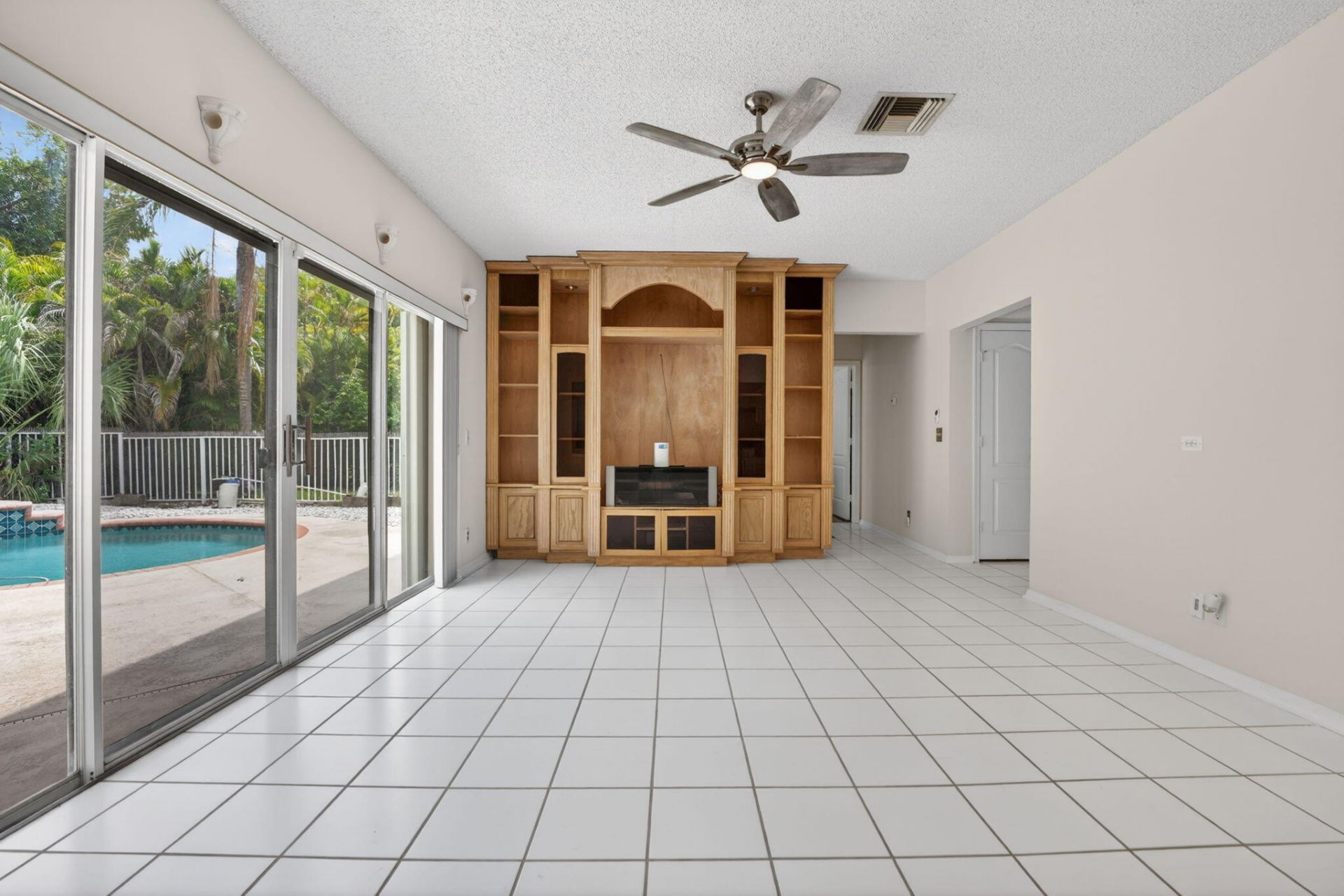 7555 Live Oak Drive, Coral Springs, FL 33065 Photo