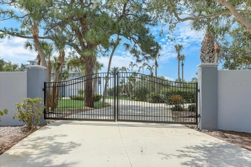 2424 Bay Drive , Bradenton, FL 34207 Photo