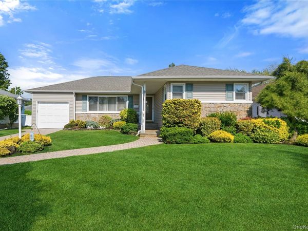 895 Iris Drive , Bellmore, NY 11710