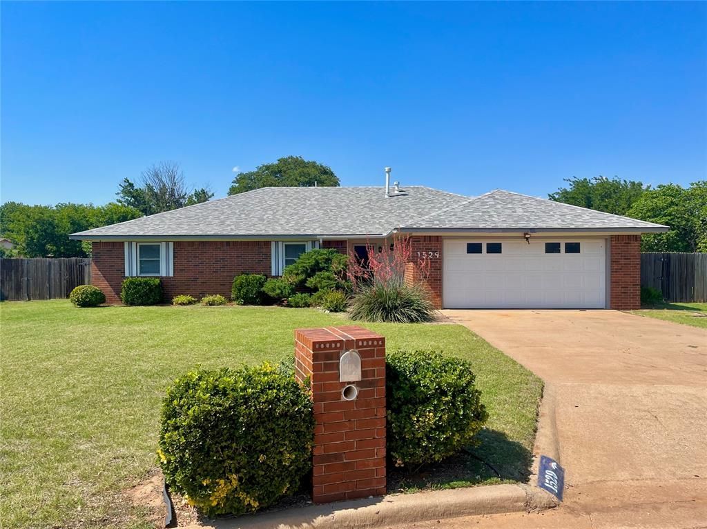 1529 Queens Court, Altus, OK 73521 Main Photo