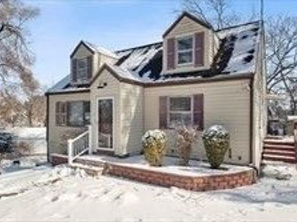6 Arthur Woods Ave, Burlington, MA 01803
