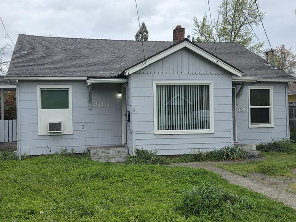 618 SE M Street, Grants Pass, OR 97526