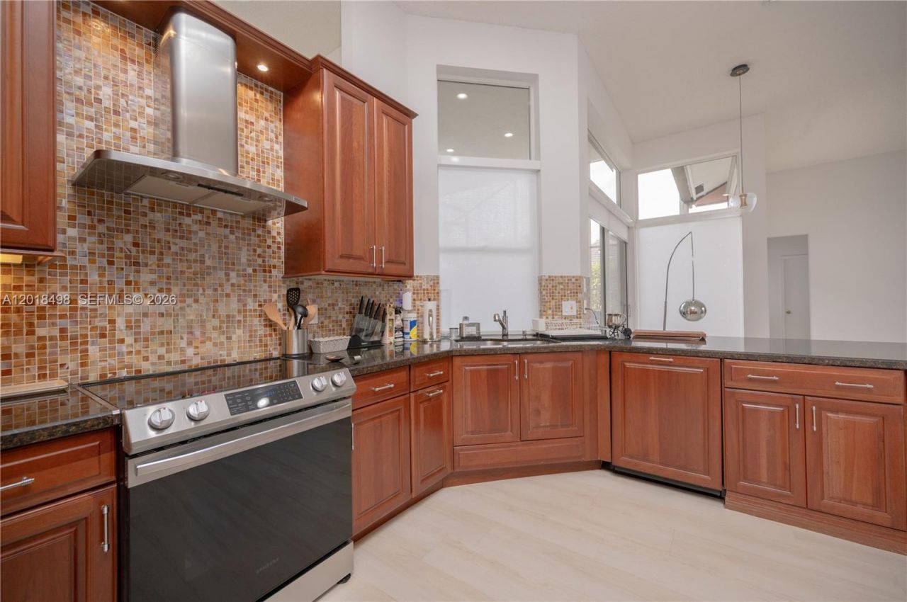 2621 Oakbrook Ln , Weston, FL 33332 Photo