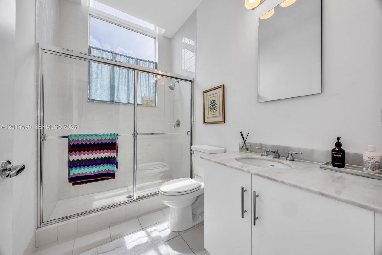 725 NE 22nd St, Unit PH2A, Miami, FL 33137 Photo