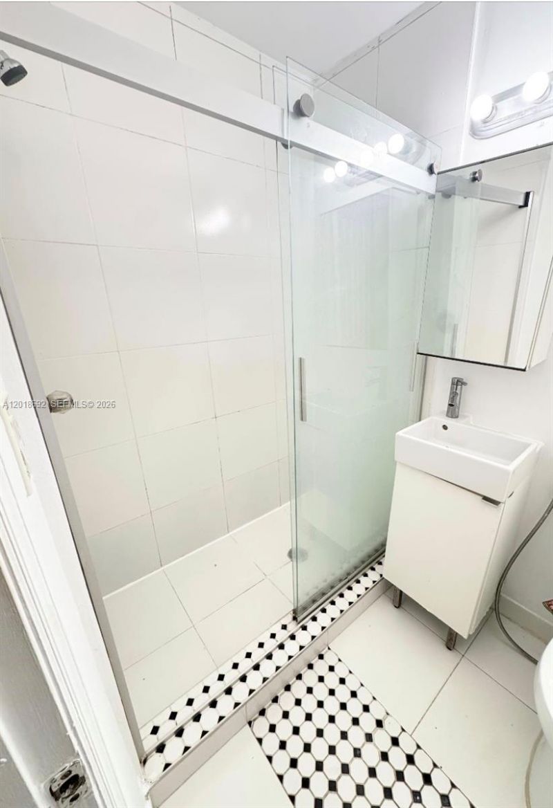 1611 Michigan Ave , Unit 4, Miami Beach, FL 33139 Photo