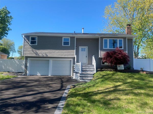 17 Berkeley Avenue , Selden, NY 11784