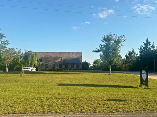 1860 Graham Dr., Tupelo, MS 38801