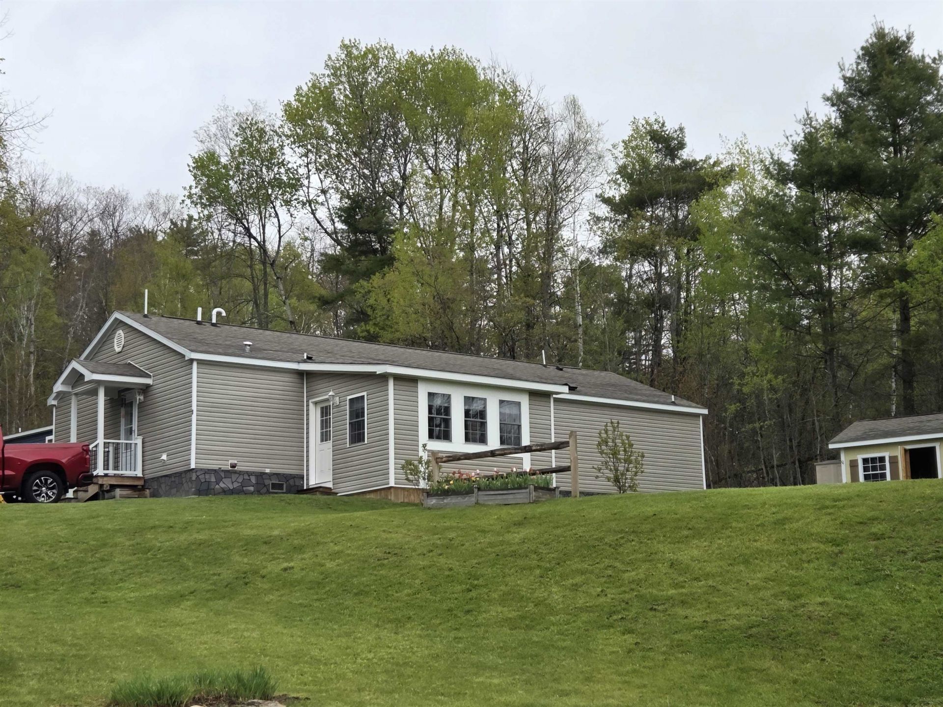 8 Meriden Mobile Court Drive, Plainfield, NH 03781 Main Photo