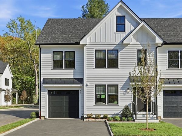 36 Loomis, Unit 301, Bedford, MA 01730