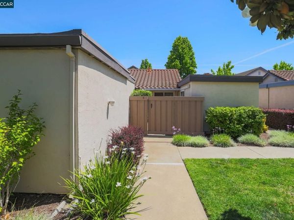 4 Long Creek Cir, Clayton, CA 94517