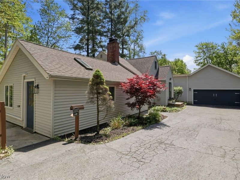 8977 Cedar Road, Chesterland, OH 44026 Photo 2