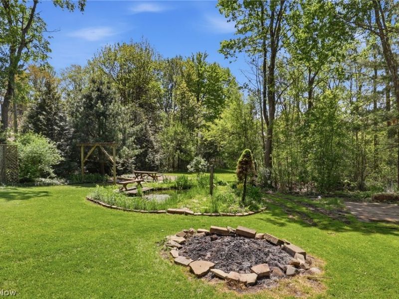 8977 Cedar Road, Chesterland, OH 44026 Photo 5