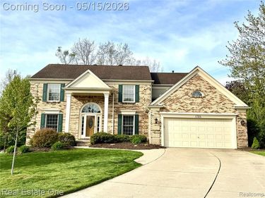 1725 Hillcrest Drive, Rochester Hills, MI 48306