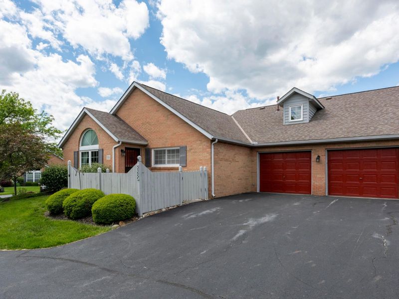 5392 Pond View Drive, Westerville, OH 43081 Photo 2