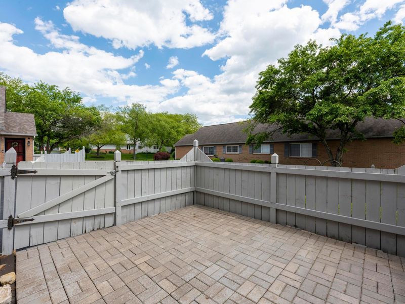 5392 Pond View Drive, Westerville, OH 43081 Photo 4