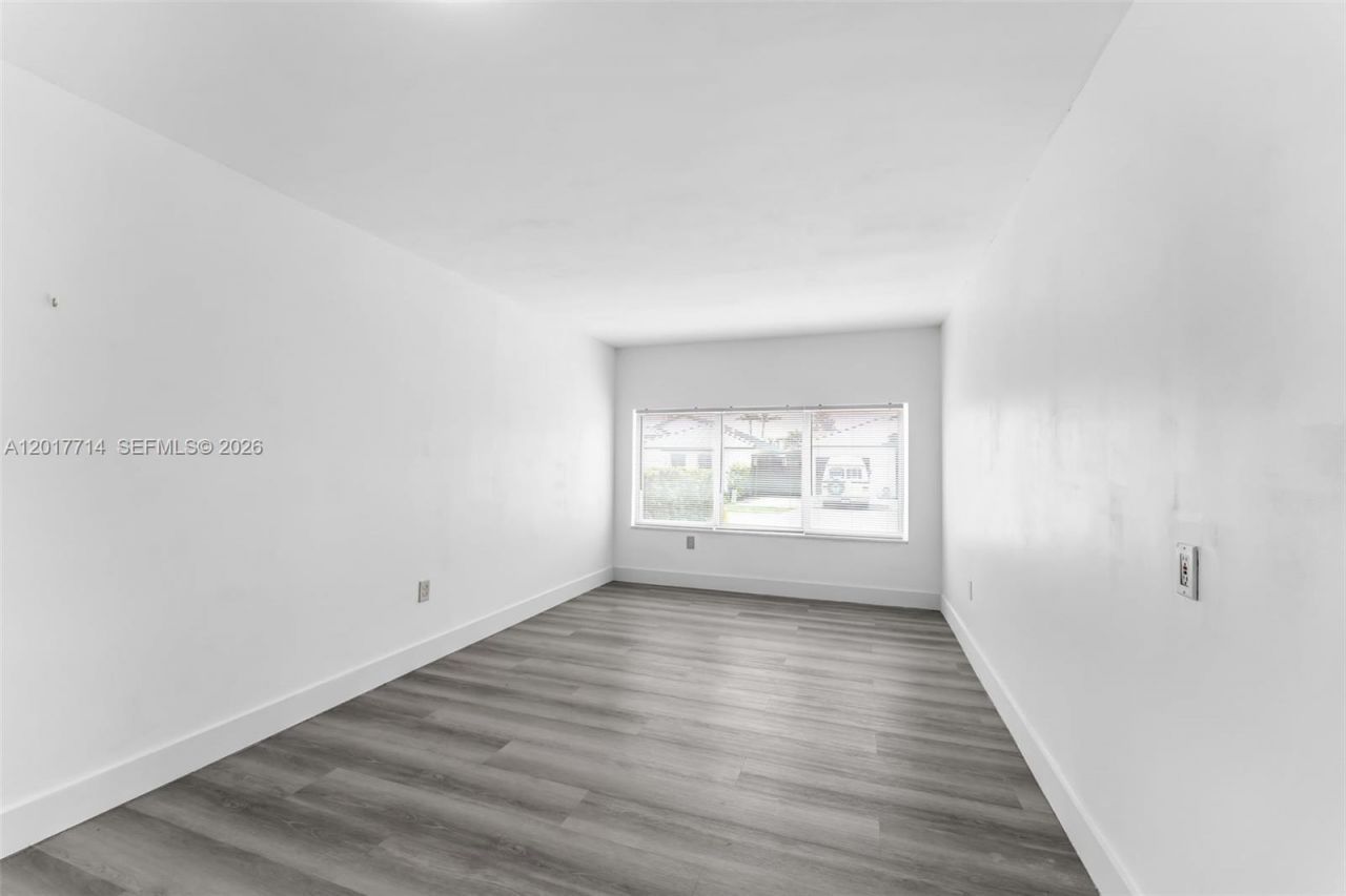 13285 NW 11th St , Miami, FL 33182 Photo