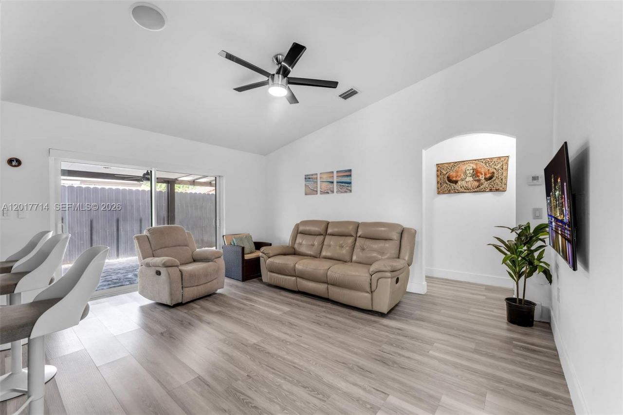 13285 NW 11th St , Miami, FL 33182 Photo