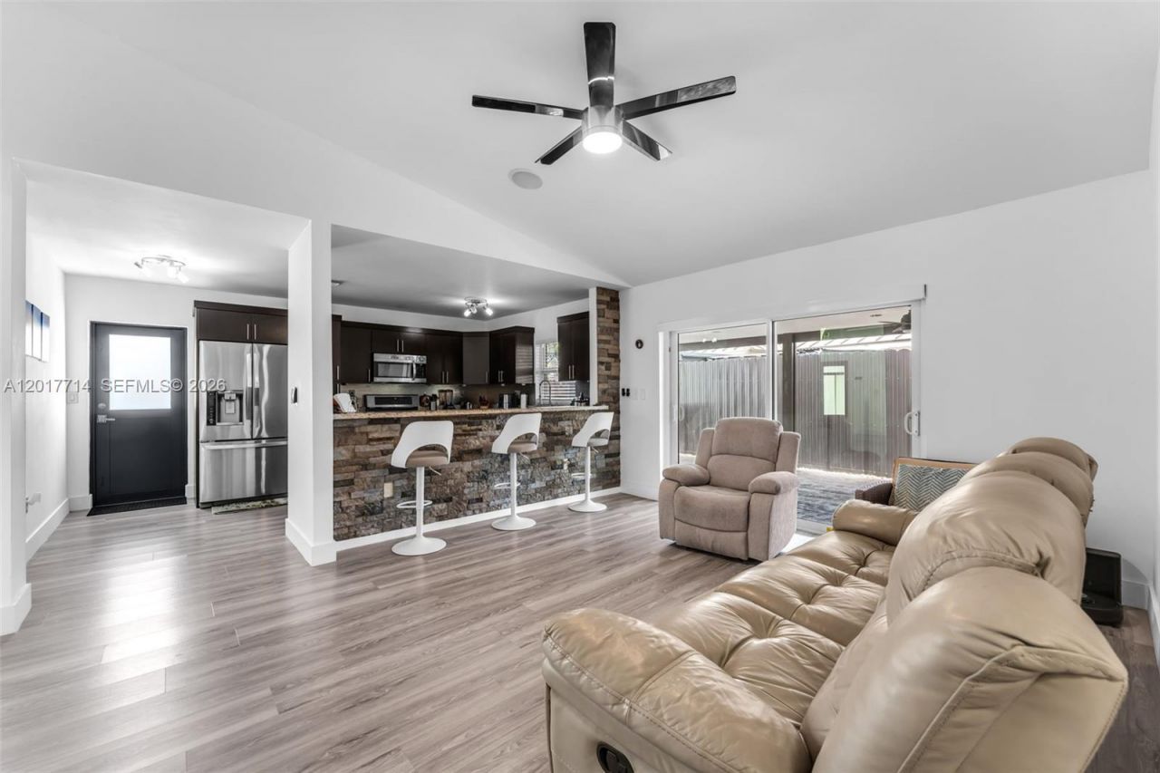 13285 NW 11th St , Miami, FL 33182 Photo