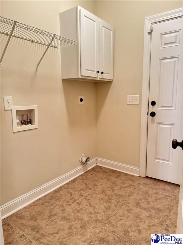 2858 Cotswold Street Photo 15