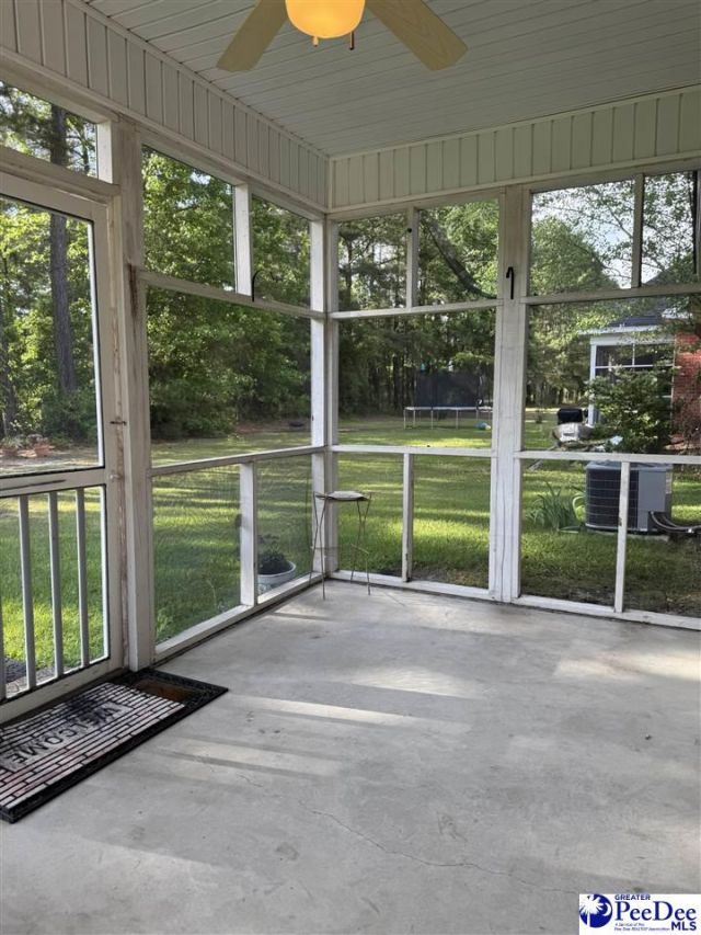 2858 Cotswold Street Photo 16