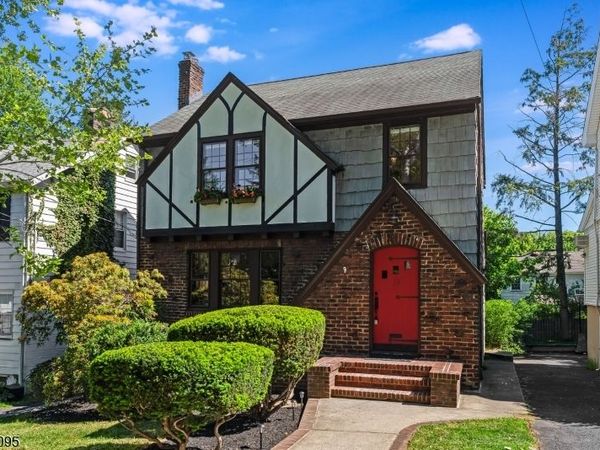 15 Rynda Rd, Maplewood, NJ 07040