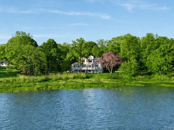 17 Youngs Lane , Setauket, NY 11733