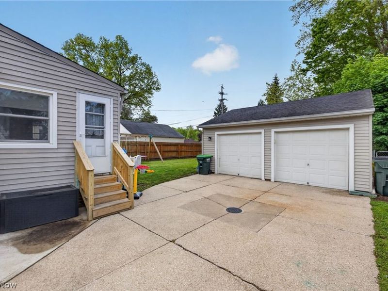2258 E 290th Street, Wickliffe, OH 44092 Photo 6
