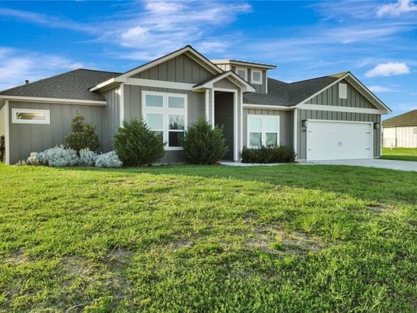 220 Whitetail Lane, Victoria, TX 77905