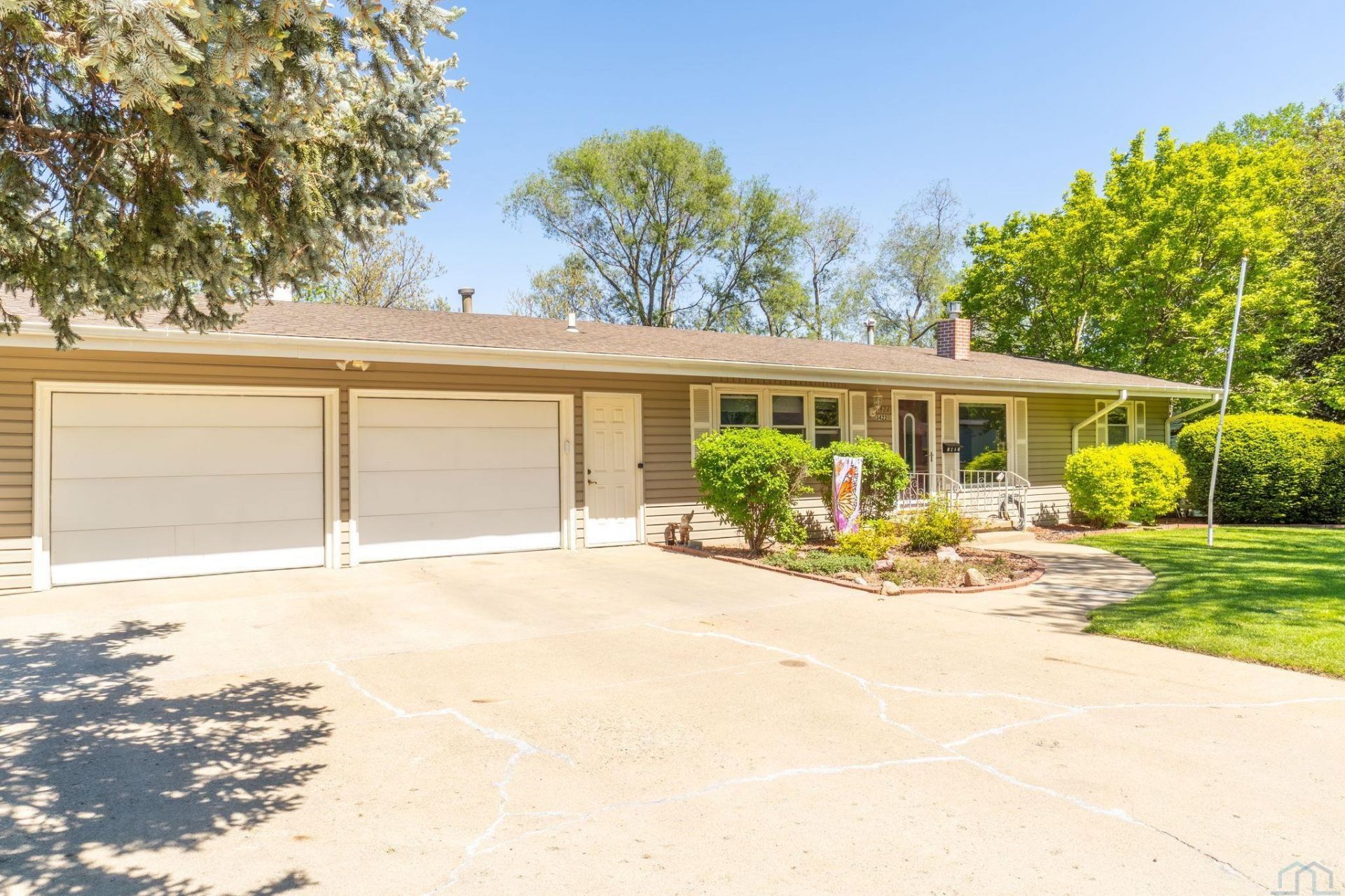 3422 Cheyenne Blvd, Sioux City, IA 51104 Main Photo