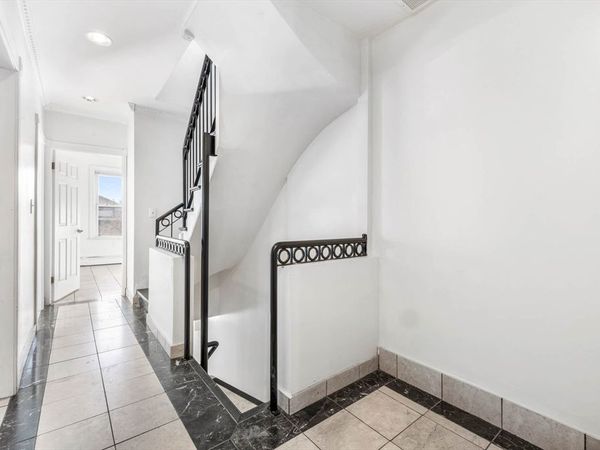 571 Somerville Avenue, Unit 1A, Somerville, MA 02143