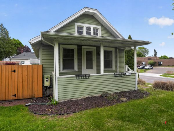 2533 S Washington Avenue, Lansing, MI 48910
