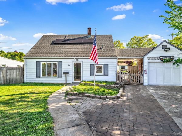 48 Curve Lane , Levittown, NY 11756