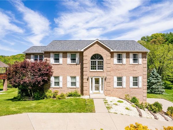 810 Stonebridge Dr , Greensburg, PA 15601