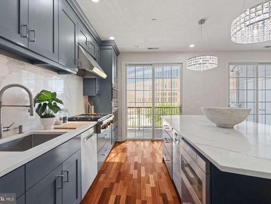 406 Regatta Drive, Philadelphia, PA 19146 Main Photo