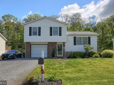 261 RIDGEWOOD DRIVE, MILLERSBURG, PA 17061