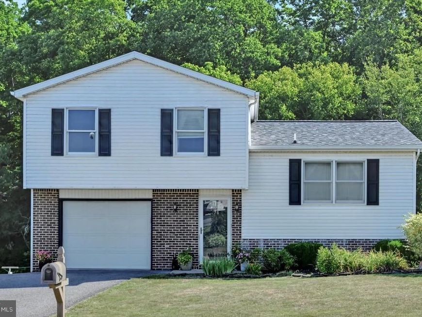 261 Ridgewood Drive, Millersburg, PA 17061 Main Photo