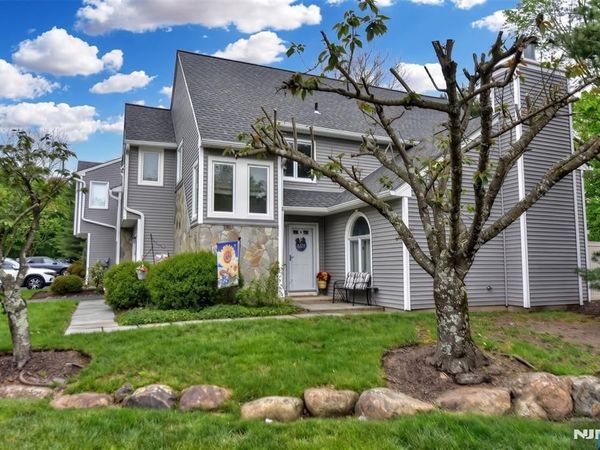9 Braemar Drive, Rockaway Township, NJ 07866