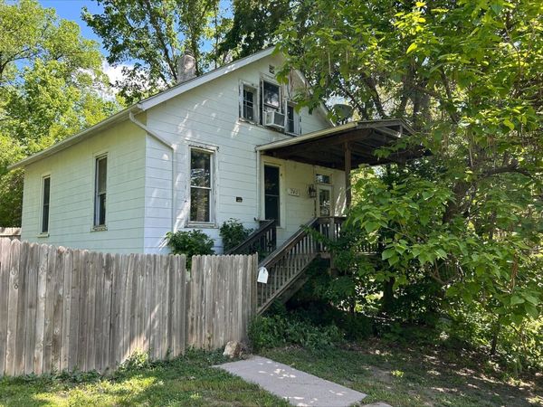 740 E 9th Street , Davenport, IA 52803