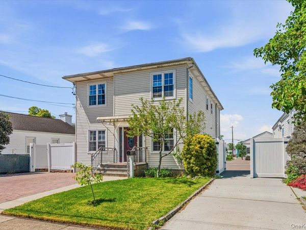 109 Gordon Avenue , Westbury, NY 11590
