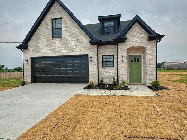 2120 Crowne Heights Drive , Newbern, TN 38059