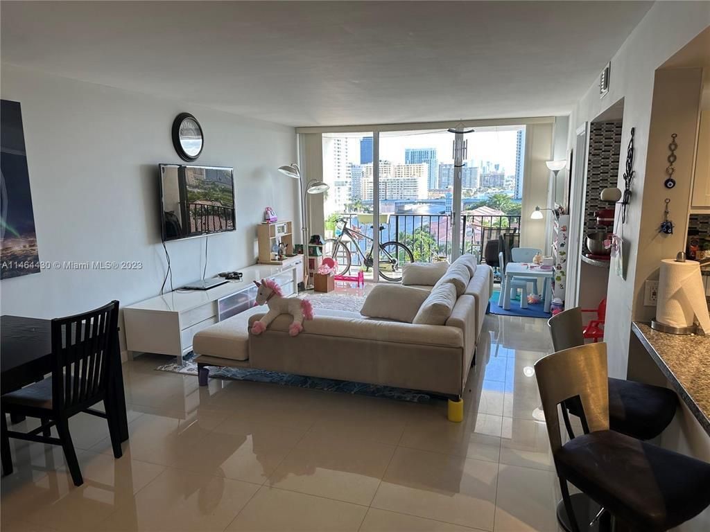 200 Leslie Drive, Unit 1128, Hallandale Beach, FL 33009 Photo