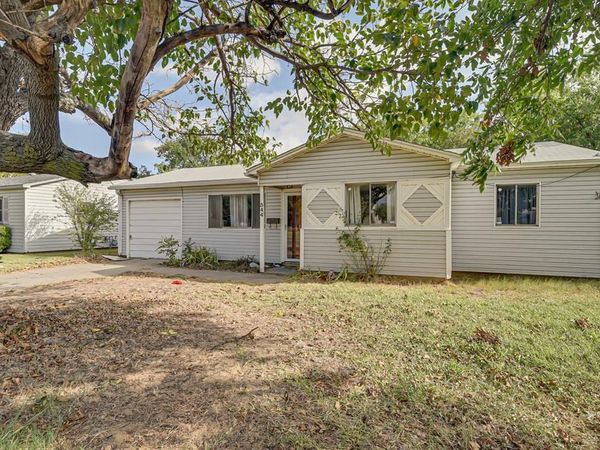 344 NW Renfro Street , Burleson, TX 76028